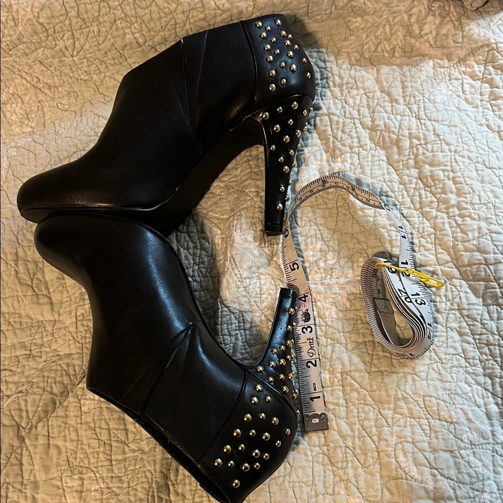 Steve Madden Black Studded Heeled Boots Booties Size 6.5